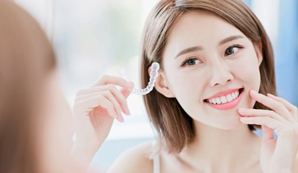 Niềng răng trong suốt Invisalign: